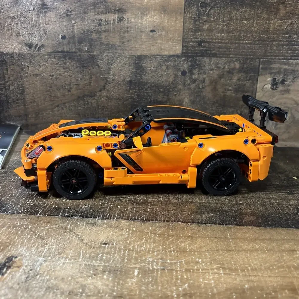 LEGO Chevrolet Corvette ZR1 Technic (42093) Orange Car Assembled w/ manual